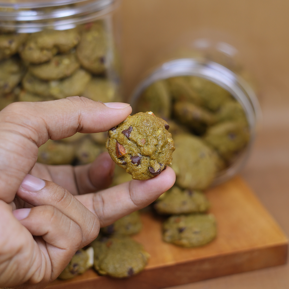 Matcha Almond Chocolate Crunch Bites (±350g) - Image 4